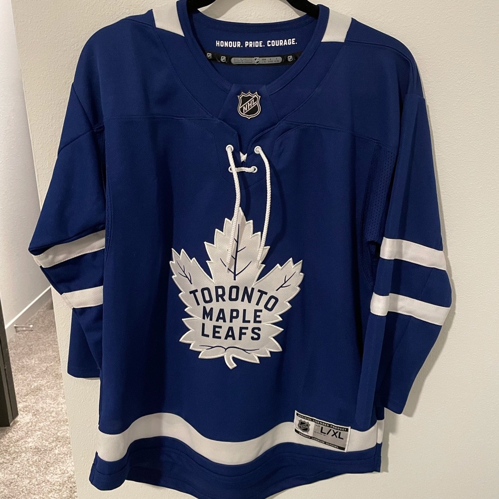 Toronto Maples Leaf Jersey. Unisex (L/XL)